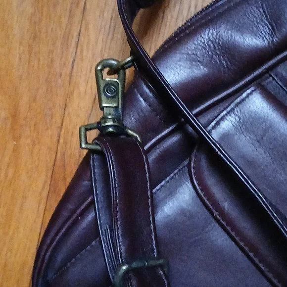 Brown Leather Sling-Style Shoulder Bag ■ Adjustable Padded Strap - Picture 6 of 12